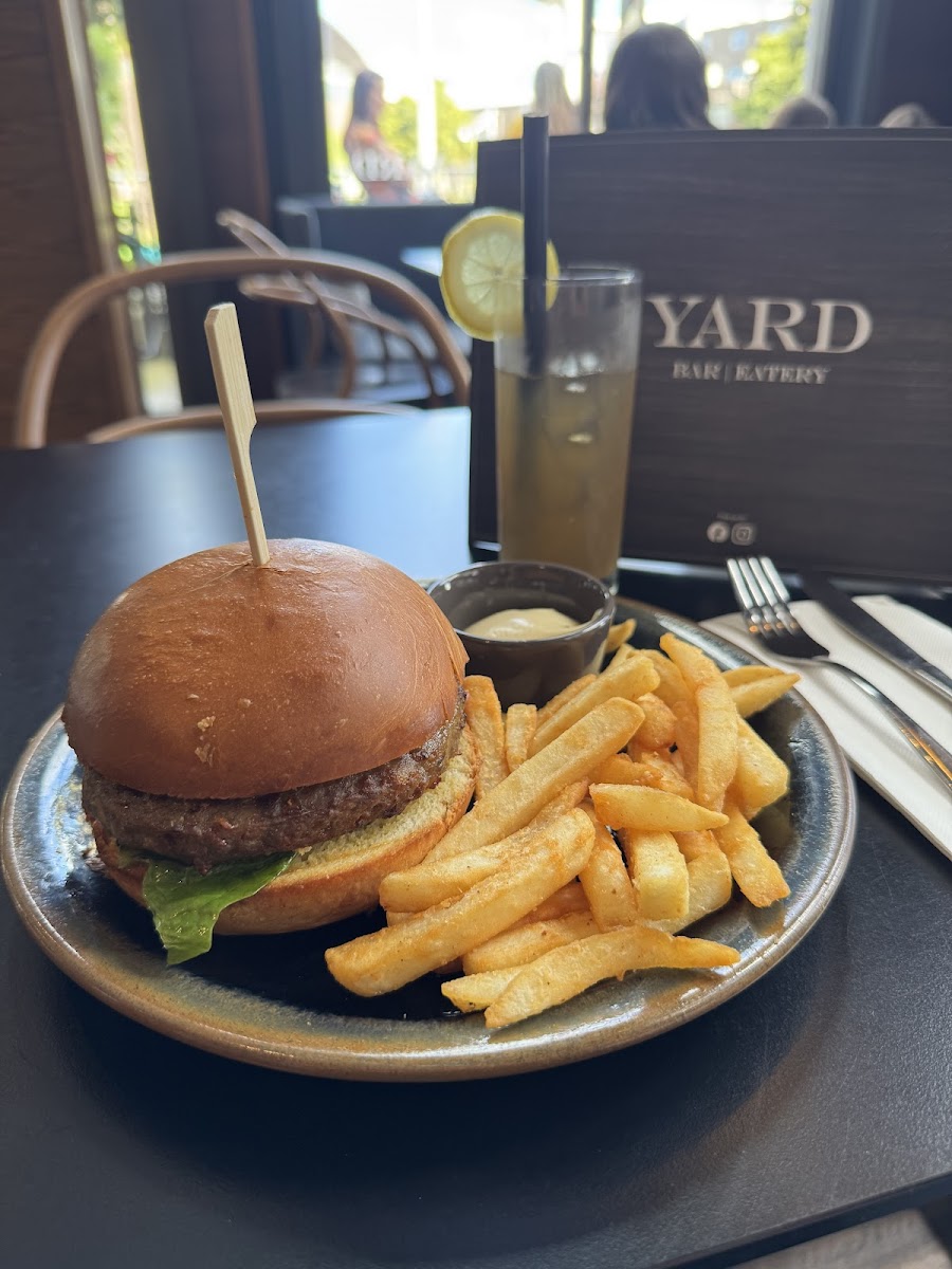 Yard Bar & Eatery-3